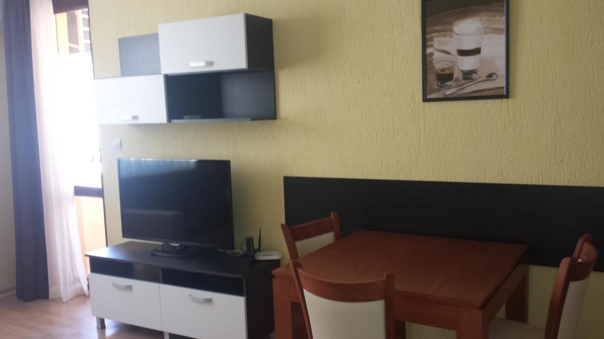 Yana Apartments Санданський Номер фото